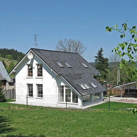 Dum Cerny Feriehus *